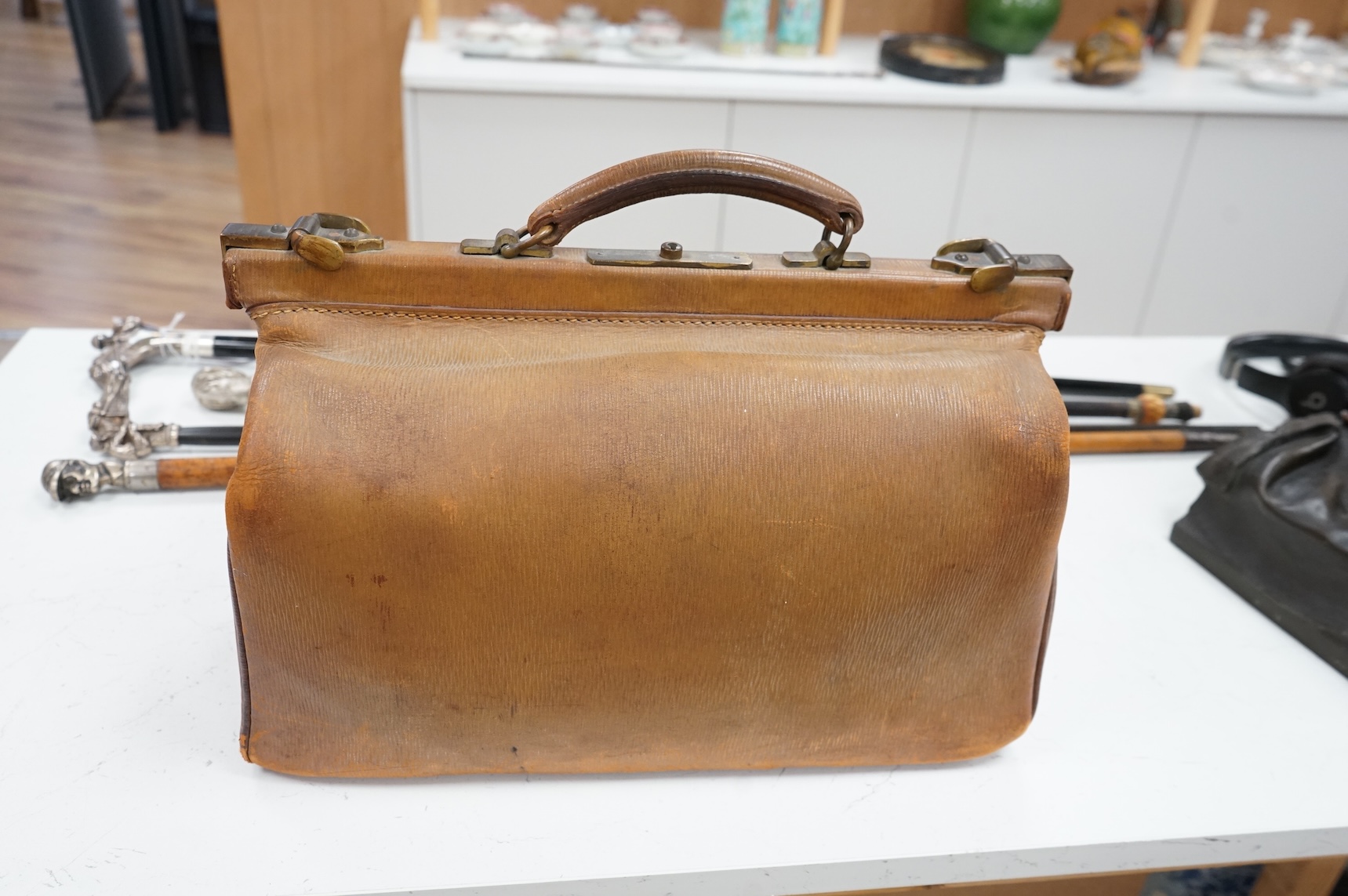 An early 20th century Gladstone bag